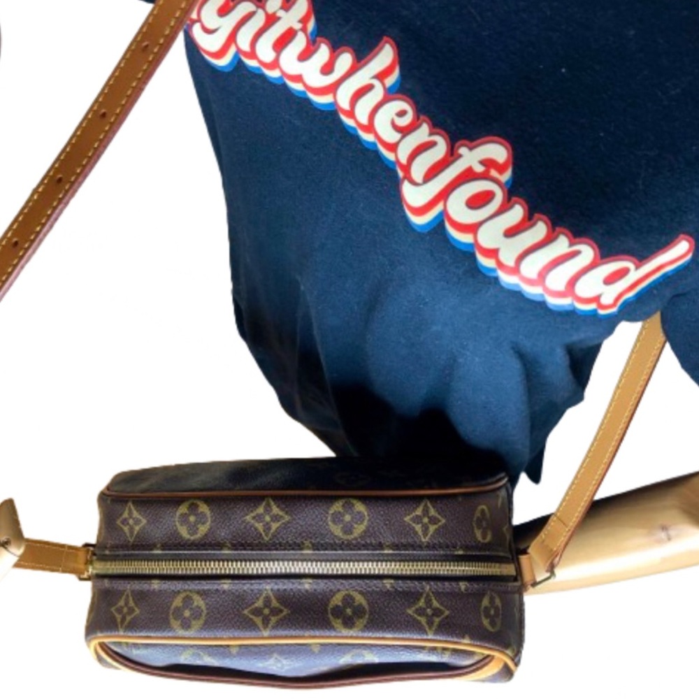 LOUIS VUITTON Monogram Blois Crossbody Shoulder Bag COMES WITH: LV Dust Bag, COA - Picture 7 of 17